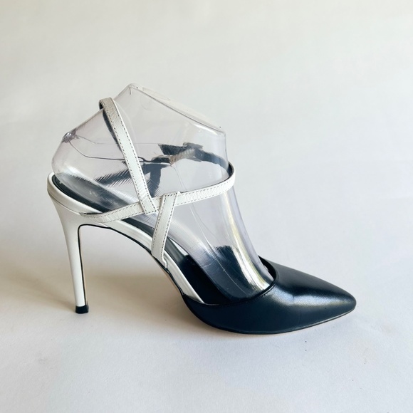 Ivanka Trump Itgeava Black White Leather Point Toe Heeled Slingbacks size 7.5 - Picture 3 of 16